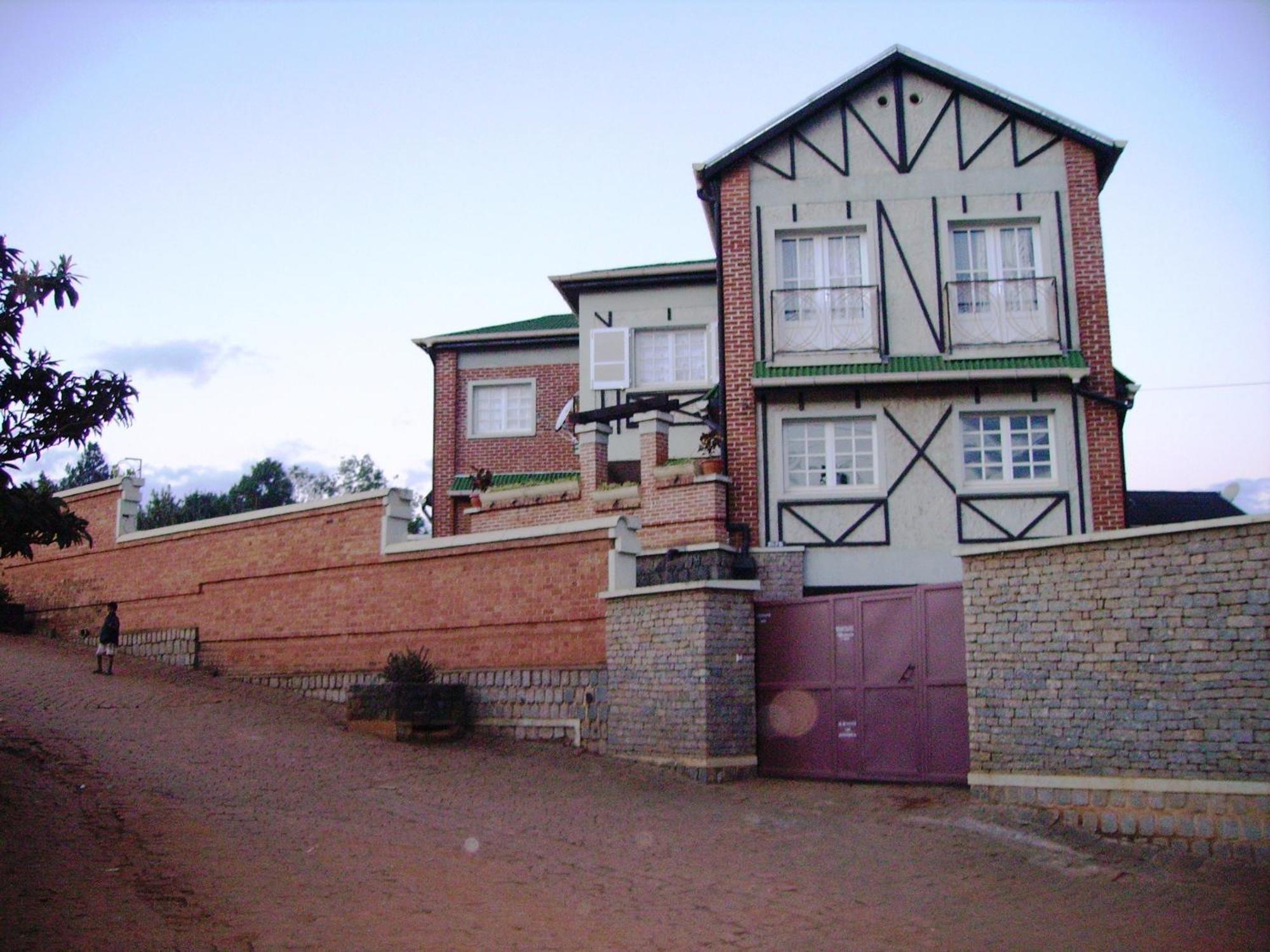 Appartements D'Hotes Marciloui Antsirabe Exterior photo
